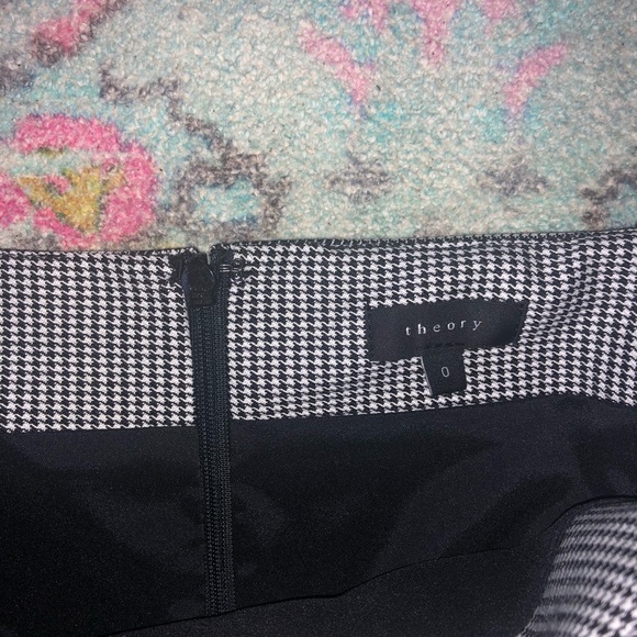 Theory skirt sz 0 - Picture 2 of 2